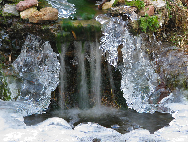 Frozen_waterfall