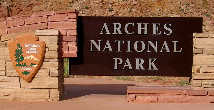 Arches-Sign