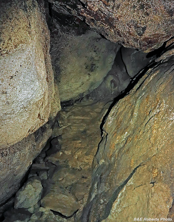 Cave_3_rear_passage